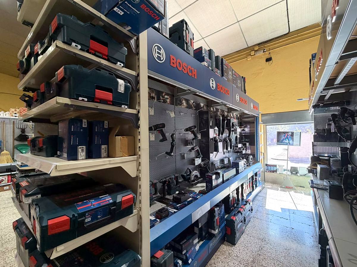 Exposición de herramienta Bosch Professional en Suministros Amador, Campo de Criptana