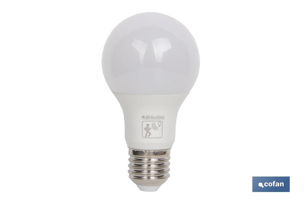 Bombilla Clásica LED con Sensor de Presencia E27 | 8,5 W - 810 lúmenes | 4000 K - luz neutra | Detección 240° 6 m | Ahorro Ene